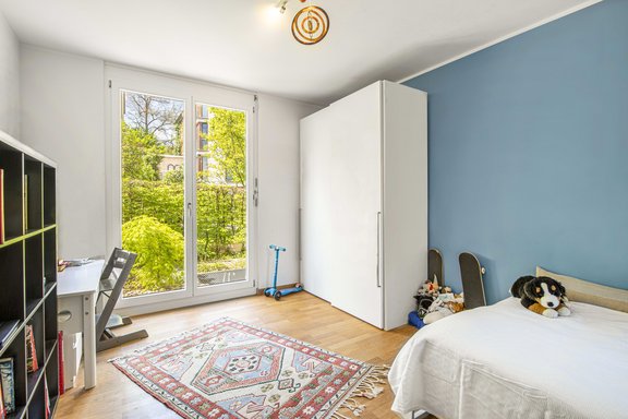 Kinderzimmer mit Westterrasse