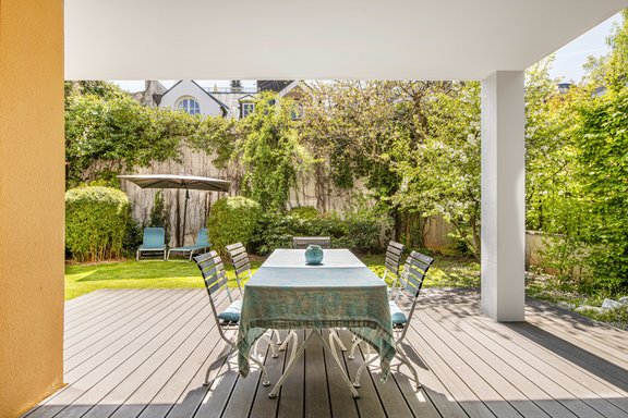 Geschützte Südterrasse