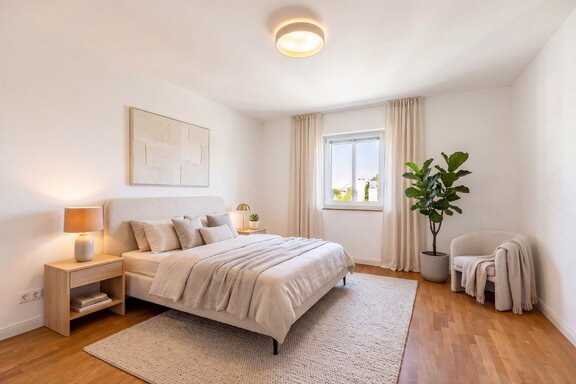 Helles, großzügiges Schlafzimmer (virtuell möbliert)