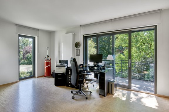 Kinder-, Gäste- oder Arbeitszimmer mit eigenem Südbalkon