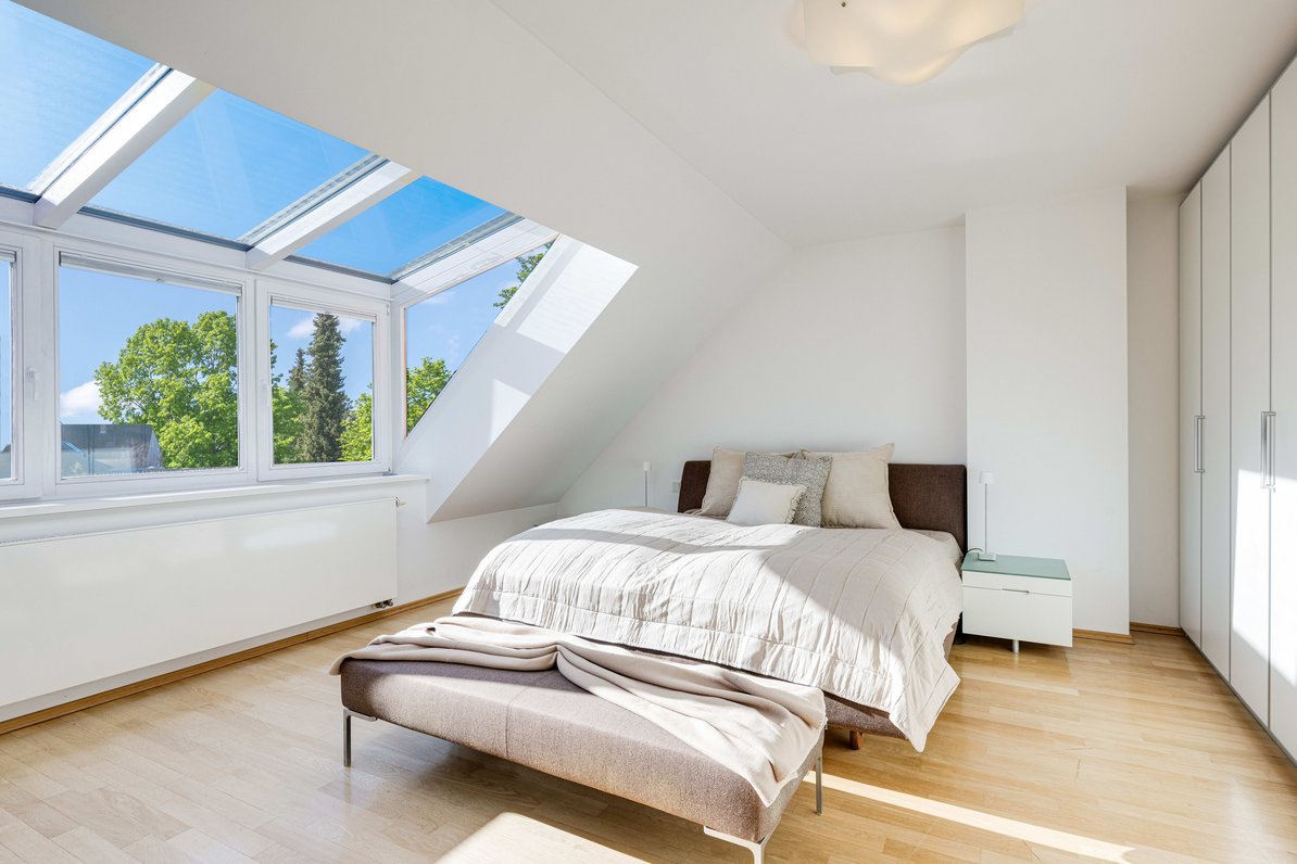 Vier helle Schlafzimmer