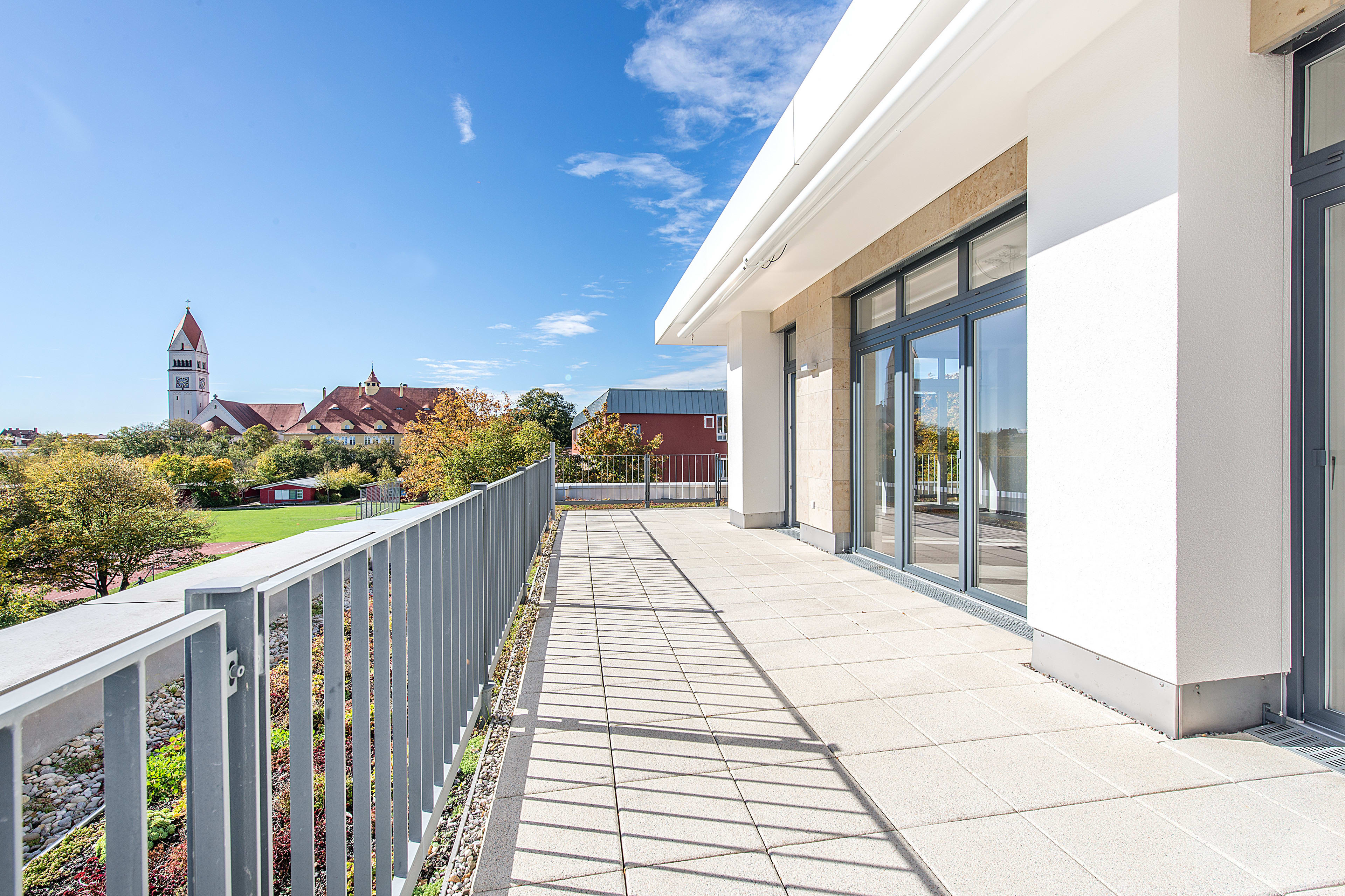 Lichterfüllte, moderne 4-Zimmer-Penthouse-Wohnung mit idealem Grundriss