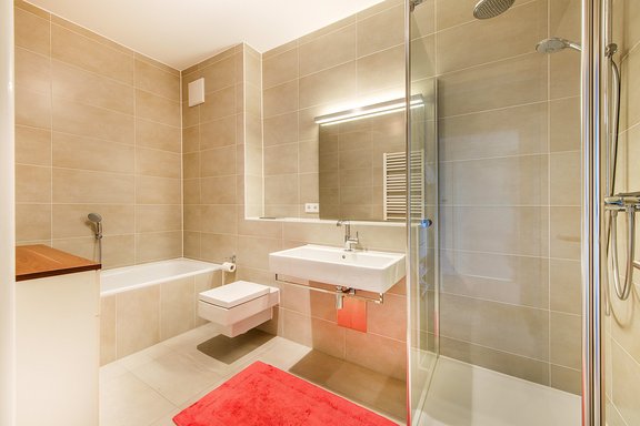 Children's bathroom with tub