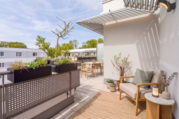 Spacious terrace (virtually furnished)