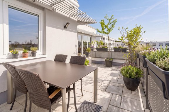 Roof terrace wrapping around two sides (virtually furnished)