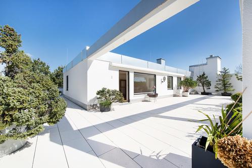 Lichterfüllte Penthouse-Wohnung mit 3 Zimmern und 173 m² großer Dachterrasse
