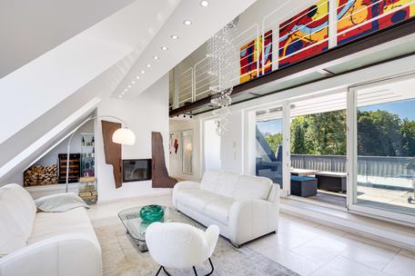 Lichterfüllte Penthouse-Wohnung mit Haus-im-Haus-Charakter und Westterrasse
