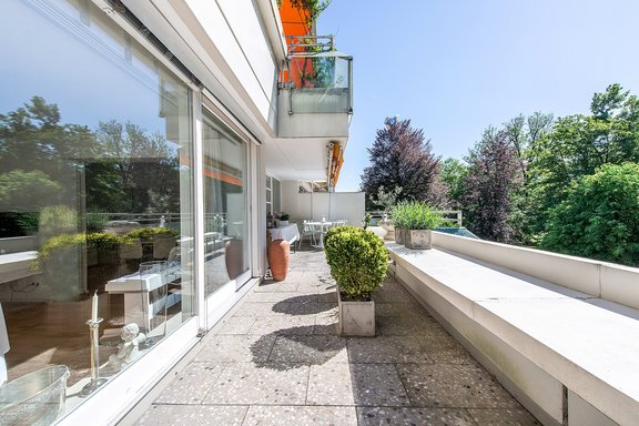 Spacious roof terrace