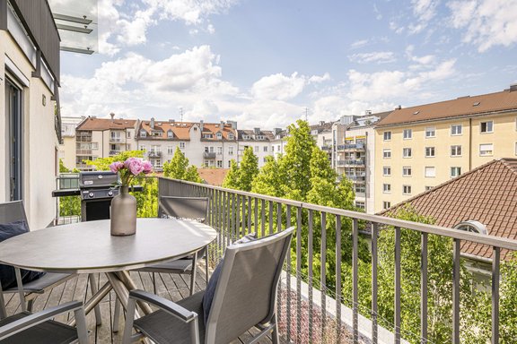 Die Terrasse erweitert den Essbereich