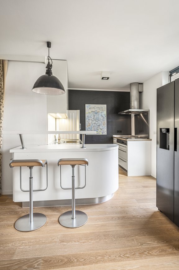 Eine bulthaup-Küche unterstreicht die Wertigkeit dieser Wohnung