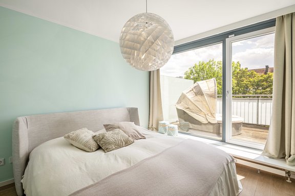 Schlafzimmer mit Dachterrassenzugang