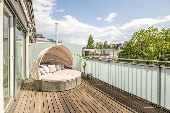 Die Dachterrasse mit Panoramablick bildet den perfekten Rahmen zum Entspannen