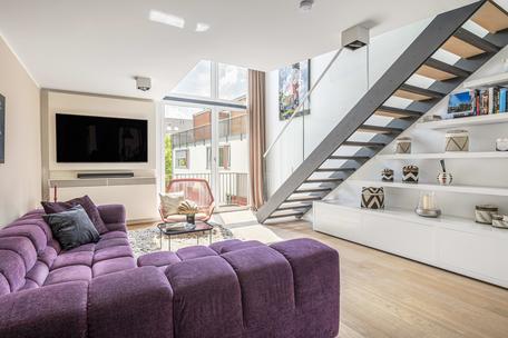 Lichterfüllte, stylische 2,5-Zimmer-Dachterrassen-Maisonette mit Loftcharakter