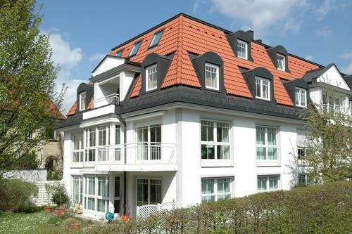 Lichterfüllte und großzügige Wohnung mit traumhaftem Blick auf den Würmgrünzug