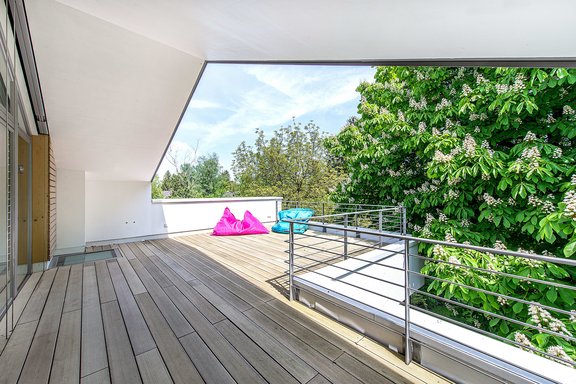 Weitläufige Dachterrasse