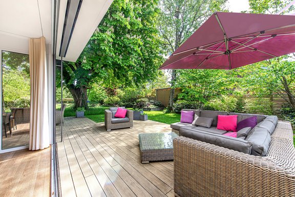 Großzügige Terrasse