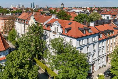 Lichterfülltes Dachgeschoss in Stadtpalais von 1900