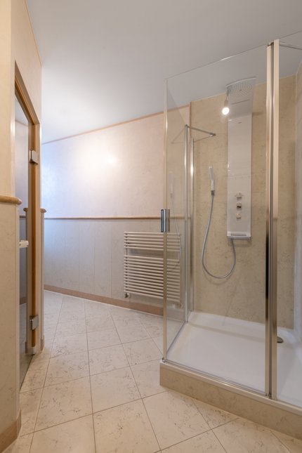 Saunazimmer mit Dusche