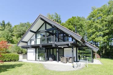 Lichterfülltes, modernes Einfamilienhaus auf besonders schönem Südgrundstück