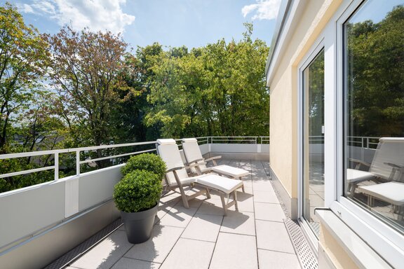 Roof terrace with view into the green