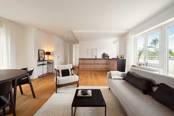 A modern, light-filled atmosphere