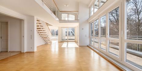 Lichterfülltes Penthouse mit Galerieebene, Terrasse &amp; Lift direkt in die Wohnung