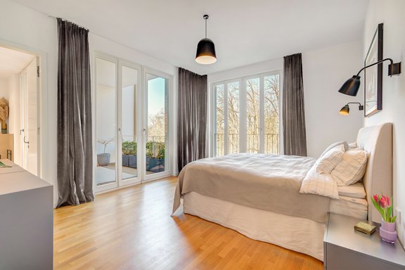 Schlafzimmer mit Balkon