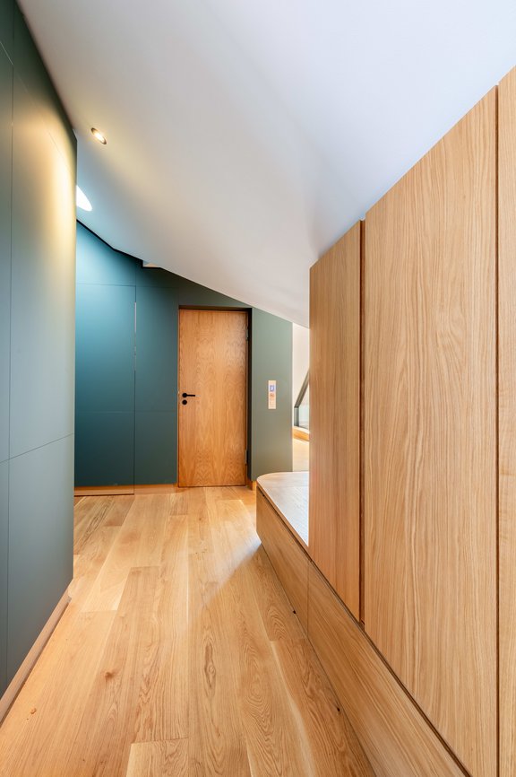 Flur mit Maßeinbauten