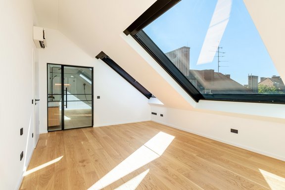 Masterschlafzimmer mit Innenhofausrichtung