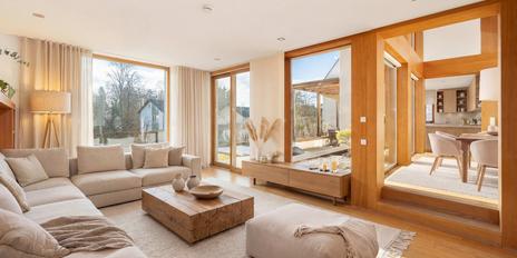 Lichtfülle und Transparenz: Familienoase mit traumhaftem Garten in Laufnähe zum See