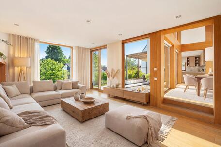 Lots of light and transparency: family oasis with dreamlike garden within walking distance of the lake