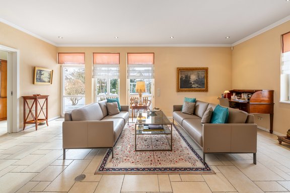 Wohnbereich mit Gartenblick