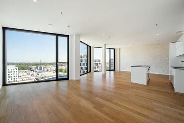 Loft-style and 180° panoramic view: Designer residence on the 14th floor of Friends Tower 2
