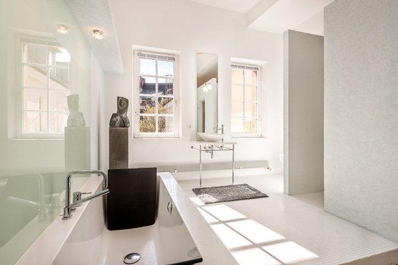 Badezimmer mit Glasmosaik