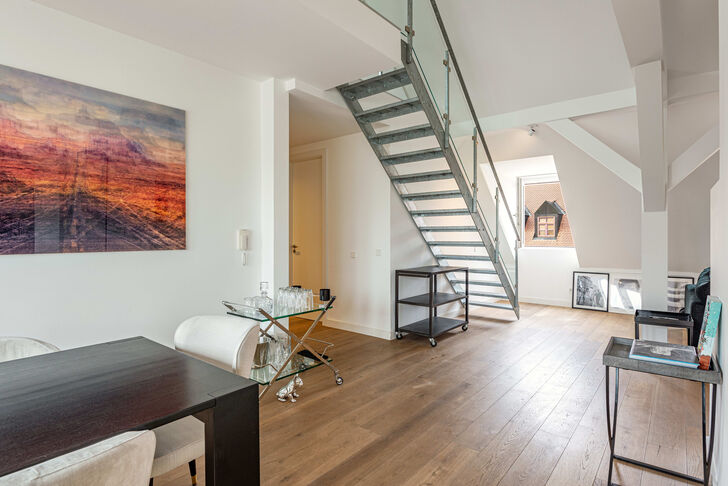 Blick auf Treppe zur Galerieebene