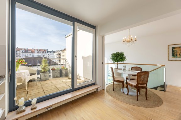 Zugang zur Dachterrasse vom Koch-/und Essbereich