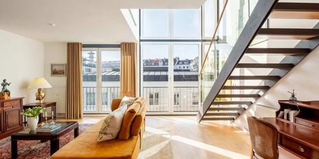 Lichtfülle über den Dächern der Stadt: Loftartige Maisonette mit Dachterrasse