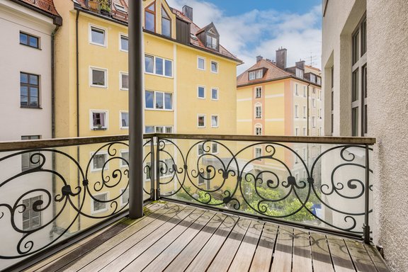 Überdachter Balkon zum Hof