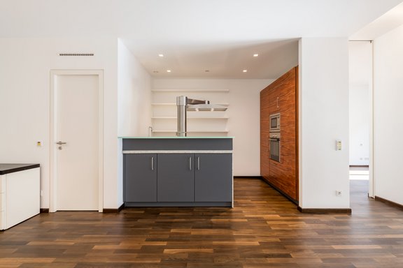 Timelessly designed fitted kitchen with brand appliances