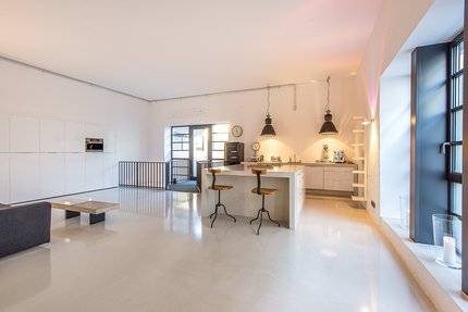 Reception / communal kitchen