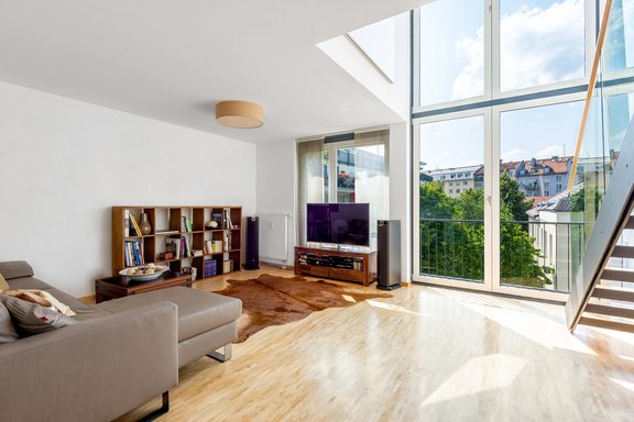 Geräumiges Wohnzimmer