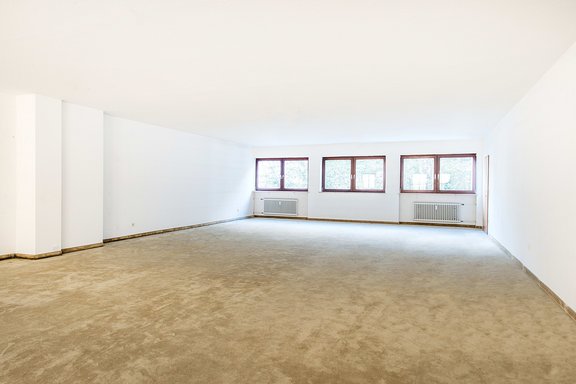 Premises actual state View to the inner courtyard