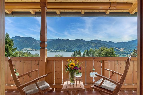 Magnificent lake and mountain views