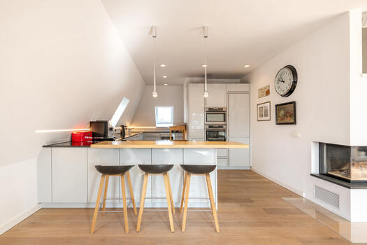 Kitchen with dining counter