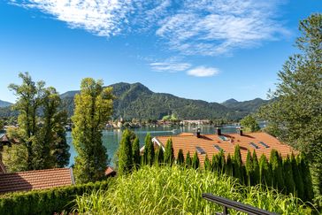Watch video: Dream villa on the Leeberg with views over Tegernsee and the mountains and optional purchase of an alpine pasture