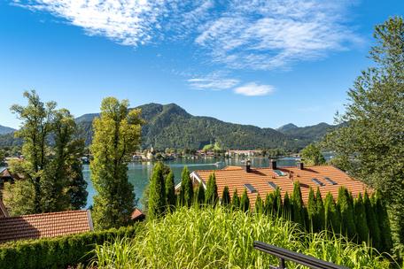 Dream villa on the Leeberg with views over Tegernsee and the mountains and optional purchase of an alpine pasture