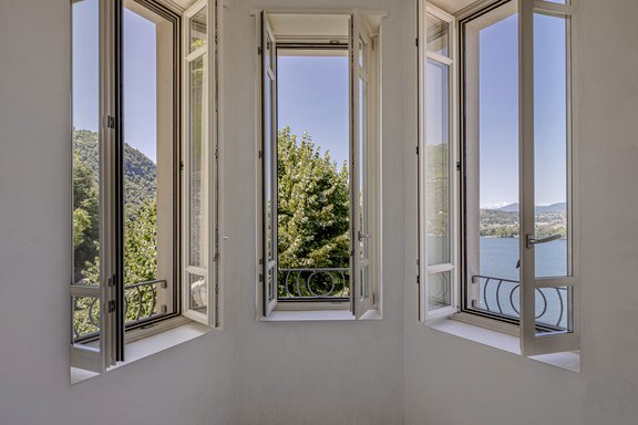 Erker mit neuen Fenstern