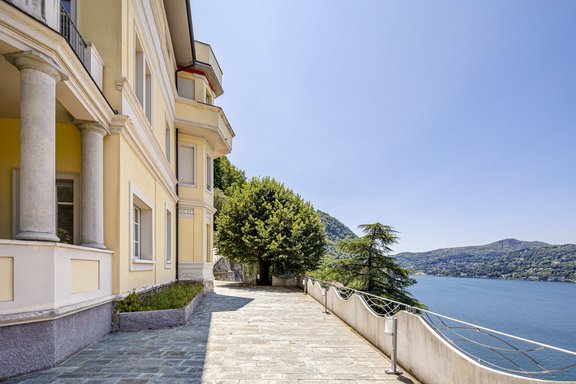 Logenplatz über dem See