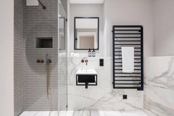 Duschbad mit Walk-in-Dusche