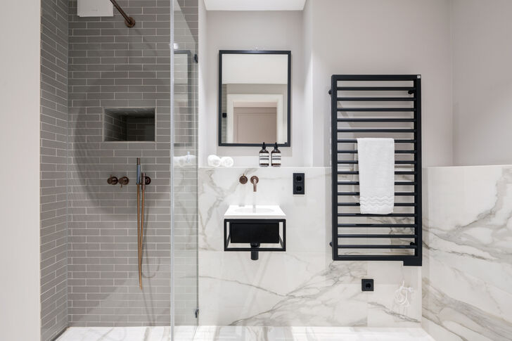 Duschbad mit Walk-in-Dusche